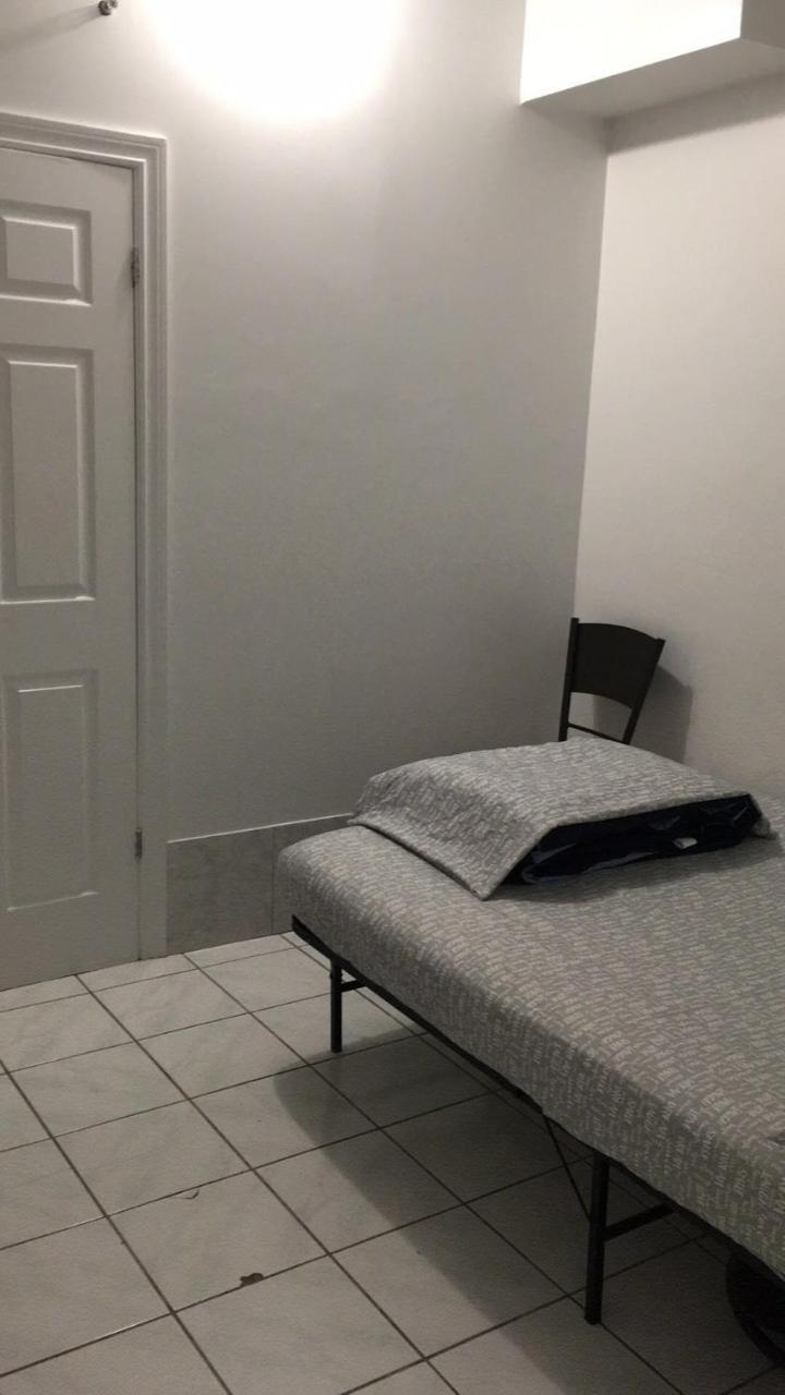 University Apartment Toronto Bagian luar foto