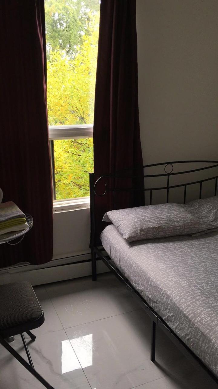 University Apartment Toronto Bagian luar foto