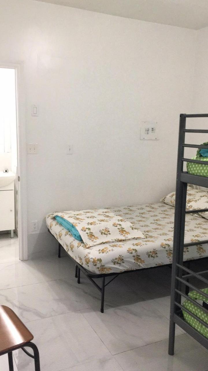 University Apartment Toronto Bagian luar foto