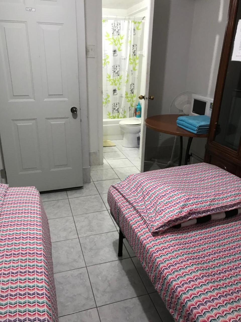 University Apartment Toronto Bagian luar foto