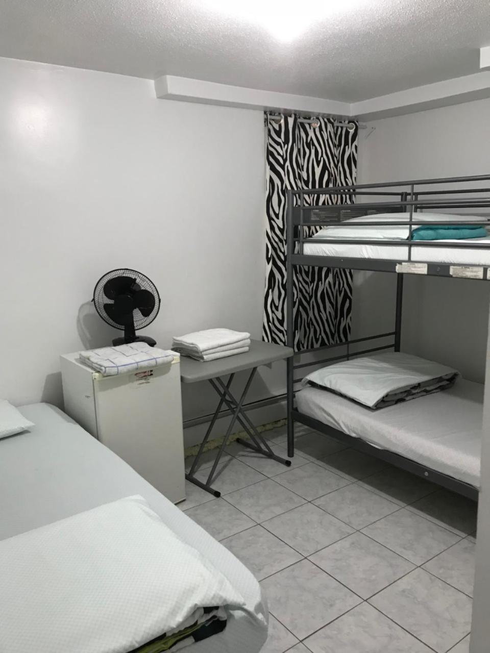 University Apartment Toronto Bagian luar foto