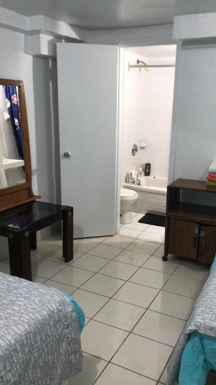 University Apartment Toronto Bagian luar foto